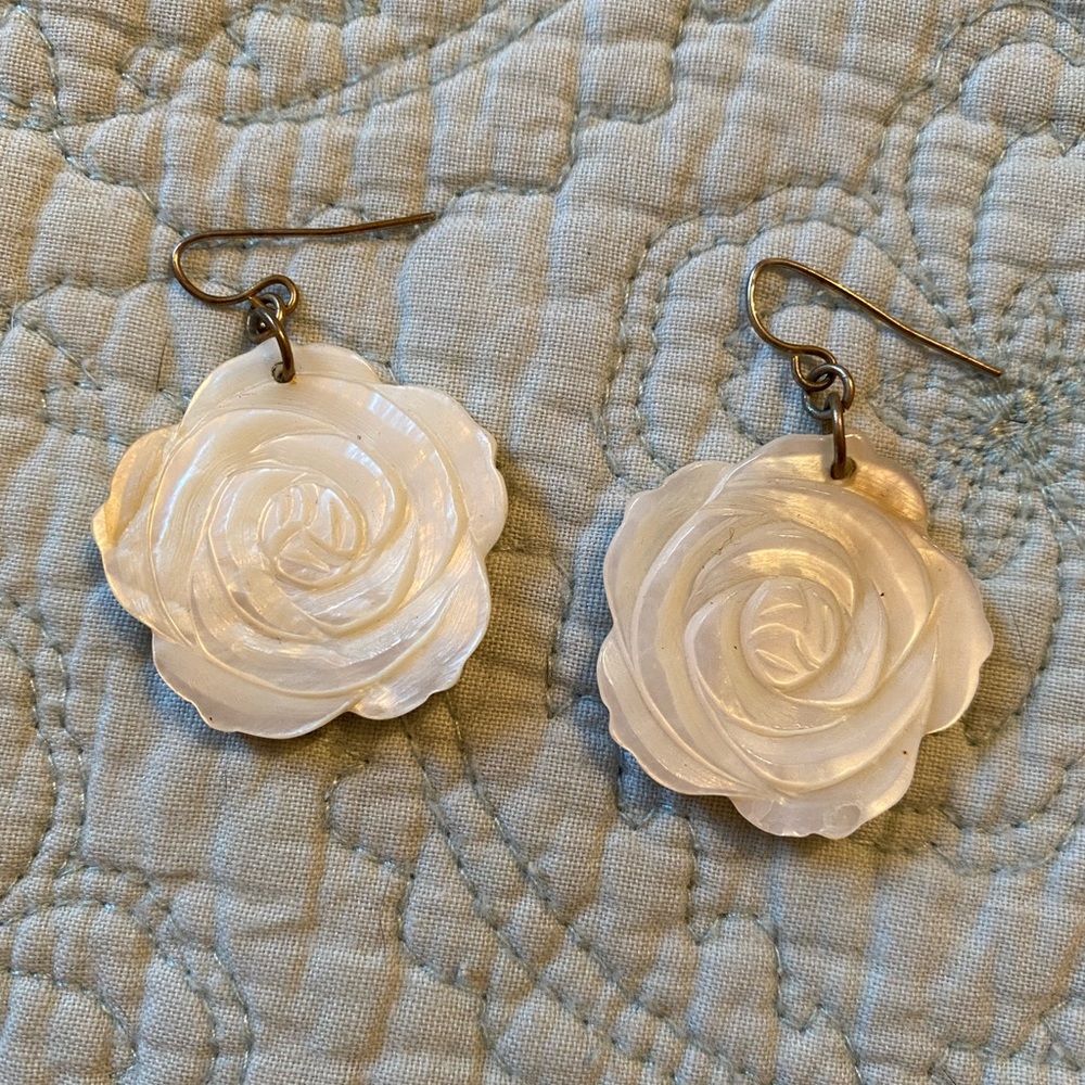 Mother of pearl shell Earrings
